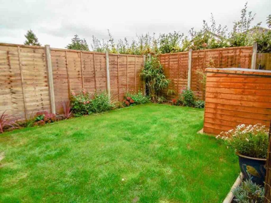 Spacious 4 Bed Rooms, Parking, Garden And Near Parks, Beaches And University Bournemouth Exterior foto