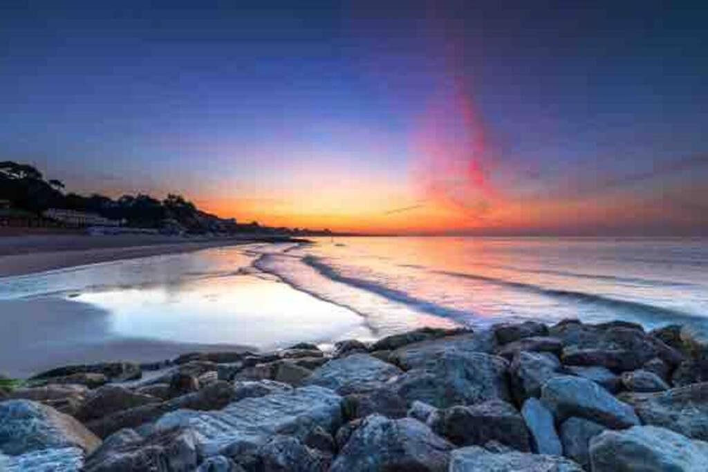 Spacious 4 Bed Rooms, Parking, Garden And Near Parks, Beaches And University Bournemouth Exterior foto