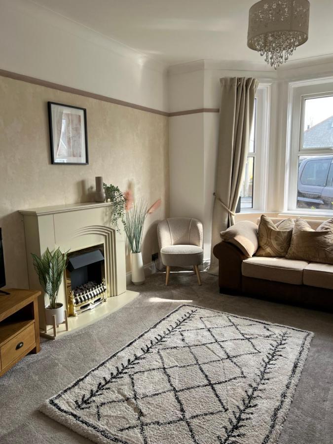 Spacious 4 Bed Rooms, Parking, Garden And Near Parks, Beaches And University Bournemouth Exterior foto